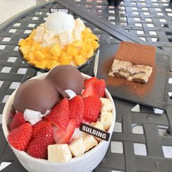 Mango Sulbing, Strawberry Choco Yogurt Sulbing, and Tiramisu.