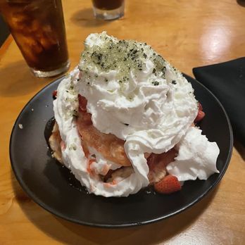 Rooster - Strawberry shortcake - New American Near Me - Newington, Connecticut