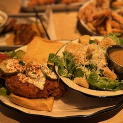 Black Tap - Nashville - Hot chicken sandwich with Caesar side salad