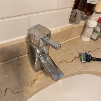 The Kilkenny Ormonde Hotel - Old and outdated faucet - Hotels Near Me - Kilkenny, KK