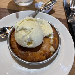 White Chocolate Macadamia Nut Pizookie White Chocolate Macadamia Nut Pizookie