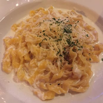 Auntie Pasto's - Fettuccine Alfredo! Look how yummy! - Italian Near Me - Honolulu, Hawaii