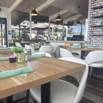 Local Kitchen - The dining room - American Near Me - Manhattan Beach, California Local Kitchen - The dining room - American Near Me - Manhattan Beach, California