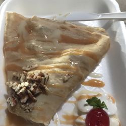 Mi Crepa - Burbuja de amor(lechera, caramel and walnuts with a side of whip cream.