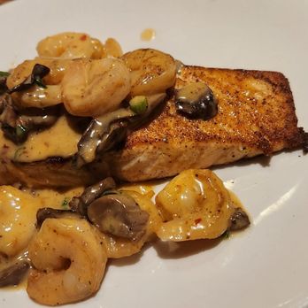 Outback Steakhouse - Simon with shrimp and mushrooms with sauce - Steakhouses Near Me - Orange, Connecticut Outback Steakhouse - Simon with shrimp and mushrooms with sauce - Steakhouses Near Me - Orange, Connecticut