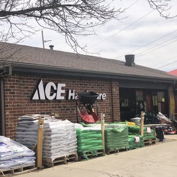 Barrington Ace Hardware - Mulch selection - Hardware Stores Near Me - Barrington, Illinois