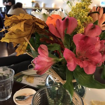 Roxx | Main St - Fresh seasonal table decor. - American Near Me - Martinez, California Roxx | Main St - Fresh seasonal table decor. - American Near Me - Martinez, California