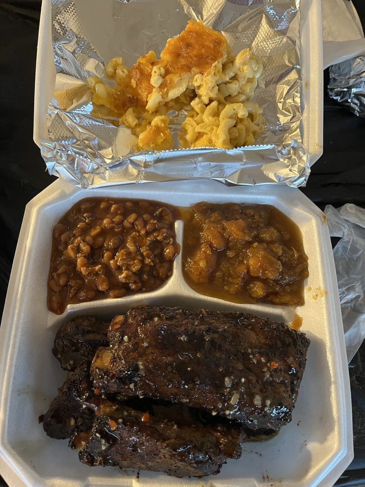 Food from Outdoor Soul Food Cafe
