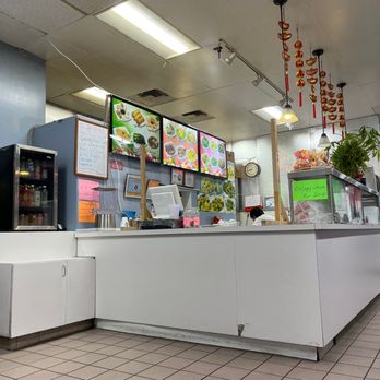 Four Seasons Gourmet Chinese Restaurant - Counter where you order - Chinese Near Me - Davis, California Four Seasons Gourmet Chinese Restaurant - Counter where you order - Chinese Near Me - Davis, California