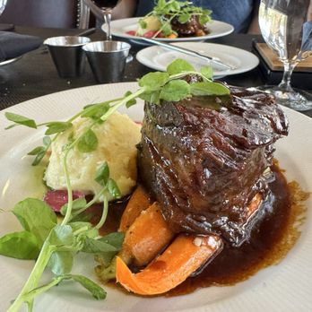 Napa Valley Wine Train - Grandma's short ribs - New American Near Me - Napa, California Napa Valley Wine Train - Grandma's short ribs - New American Near Me - Napa, California