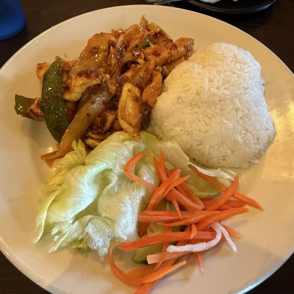 88. Lemongrass Chicken [Dĩa Gà Xào Sả ớt]