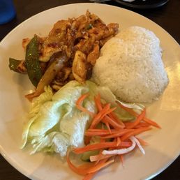 88. Lemongrass Chicken [Dĩa Gà Xào Sả ớt]