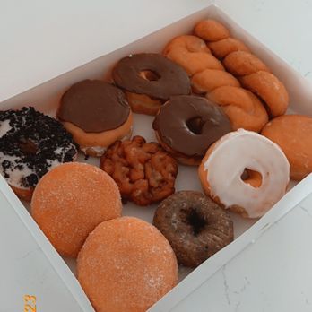 Donut Drop - Raspberry jelly glazed, glazed twist, blueberry, cookie crumble, vanilla and chocolate bar, cinnamon twist, Apple fritter - Donuts Near Me - Schaumburg, Illinois Donut Drop - Raspberry jelly glazed, glazed twist, blueberry, cookie crumble, vanilla and chocolate bar, cinnamon twist, Apple fritter - Donuts Near Me - Schaumburg, Illinois