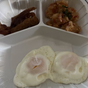 Con Huevos - $16 el clásico, tiny portion of mushy papas - Mexican Near Me - Los Angeles, California Con Huevos - $16 el clásico, tiny portion of mushy papas - Mexican Near Me - Los Angeles, California