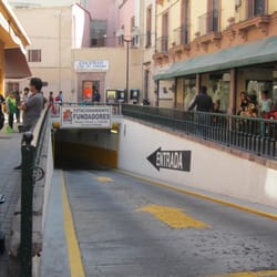 Estacionamiento Fundadores - De los estacionamientos más centrico y seguros de la ciudad