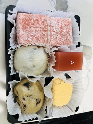 Shuei-Do Manju Shop by null