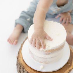Liz Viernes Photography - Cake Smash