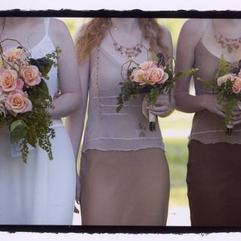 Beco Flowers - Bouquets for an outdoor June wedding - Florists Near Me - Kansas City, Missouri