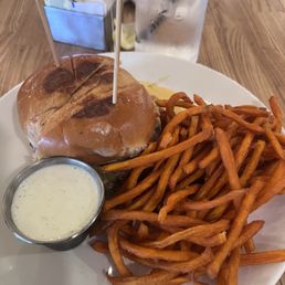 Green chili queso smashburger & sweet potato fries