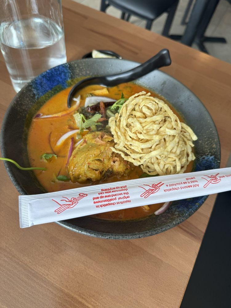 Makin Thai food Logo