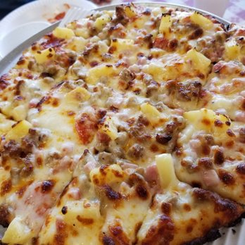 Redneck Pizza - They cut their pizza the proper way. I love it lol the small corner triangle are the best pieces to eat on a pizza like this - Pizza Near Me - Laurel, Montana Redneck Pizza - They cut their pizza the proper way. I love it lol the small corner triangle are the best pieces to eat on a pizza like this - Pizza Near Me - Laurel, Montana
