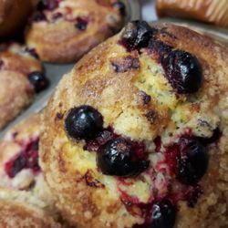 JW Pastry - Blueberrycrumb muffin