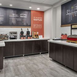 Hampton Inn Birmingham I-65/Lakeshore Drive - Breakfast Area