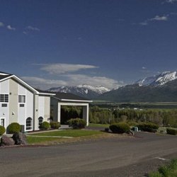 Eagle's View Inn & Suites - Exterior