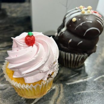 Luca Pastry - Strawberry, cupcake and bubble cupcake - Bakeries Near Me - Ann Arbor, Michigan