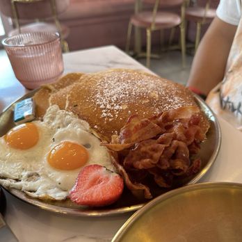 Keik Restaurant - American breakfast - Desserts Near Me - Doral, Florida