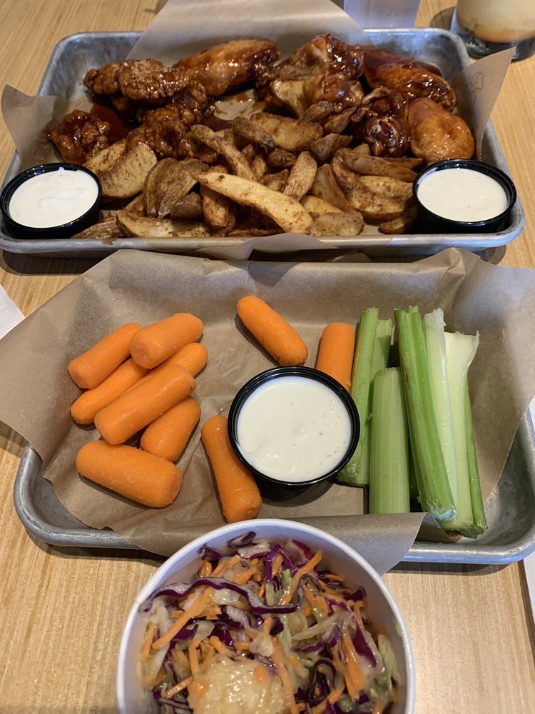 BUFFALO WILD WINGS Updated May 2024 15 Reviews 3233 South