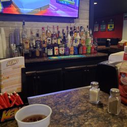 E & R's pub - Behind the bar