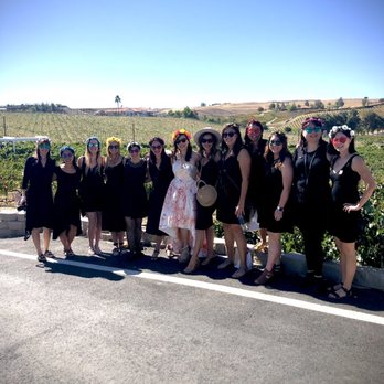 Tour del Vino - Group shot - Wine Tours Near Me - Temecula, California Tour del Vino - Group shot - Wine Tours Near Me - Temecula, California