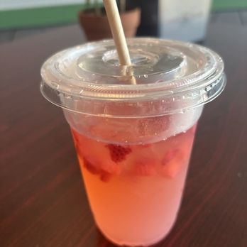 Poke Burri Charleston - Strawberry Lemonade - Poke Near Me - Charleston, South Carolina Poke Burri Charleston - Strawberry Lemonade - Poke Near Me - Charleston, South Carolina