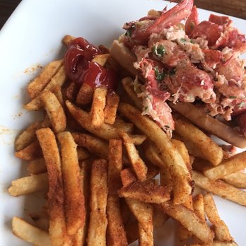 Tryon Public House - Lobster roll - American Near Me - New York, New York