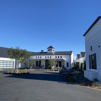 The New Inn - Entrance - Hotels Near Me - Temecula, California