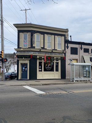 Blue Dog Tavern by null