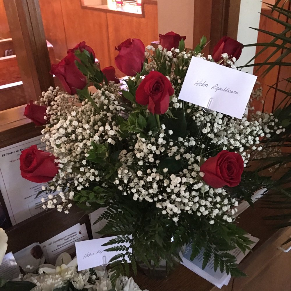 Alexa's Flowers - One dozen red roses, arranged in a vase - Florists Near Me - Arcadia, California
