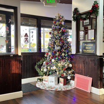 The Giant Chef - a decorated christmas tree in a restaurant - Breakfast & Brunch Near Me - Pleasant Hill, California The Giant Chef - a decorated christmas tree in a restaurant - Breakfast & Brunch Near Me - Pleasant Hill, California