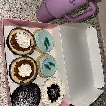 Crumbl - Roseville - Best quality crumbl I've gotten around Sacramento! The Aloha pie was too dieee for - Bakeries Near Me - Roseville, California Crumbl - Roseville - Best quality crumbl I've gotten around Sacramento! The Aloha pie was too dieee for - Bakeries Near Me - Roseville, California