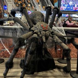 Barrett's Alehouse - Holiday decor war insane! Look at the size of this spider compared to the table on the right