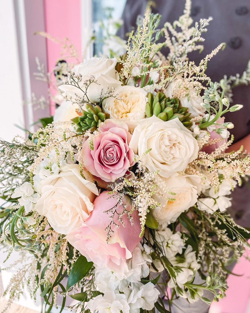 RHINESTONES AND ROSES FLOWERS AND BOUTIQUE 10910 US24 W, Fort Wayne