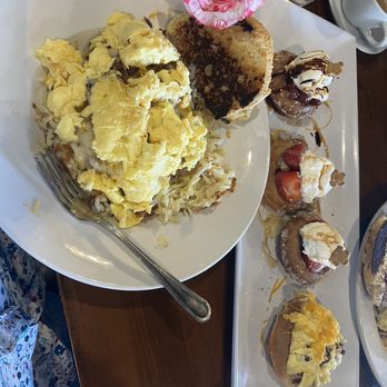 Honeybear Cafe - Breakfast scrambler and Waffle Flight - Breakfast & Brunch Near Me - Chicago, Illinois