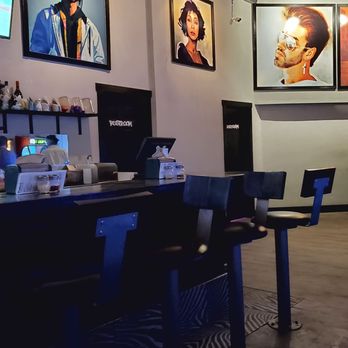 Vera's Pizza and Bar - Counter seating with cool art surrounding - Bars Near Me - Seattle, Washington Vera's Pizza and Bar - Counter seating with cool art surrounding - Bars Near Me - Seattle, Washington