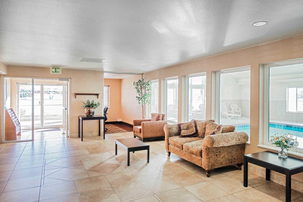 QUALITY INN & SUITES LIMON Updated June 2024 28 Photos & 20 Reviews