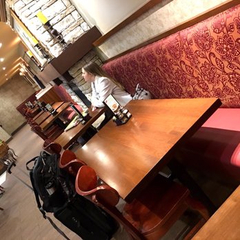 La Madeleine - Economical use of seating space. - French Near Me - DFW Airport, Texas