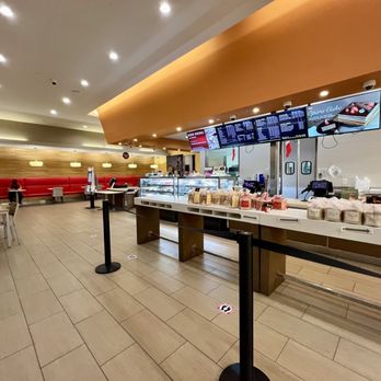 85°C Bakery Cafe-Balboa Mesa - the interior of the restaurant - Coffee & Tea Near Me - San Diego, California