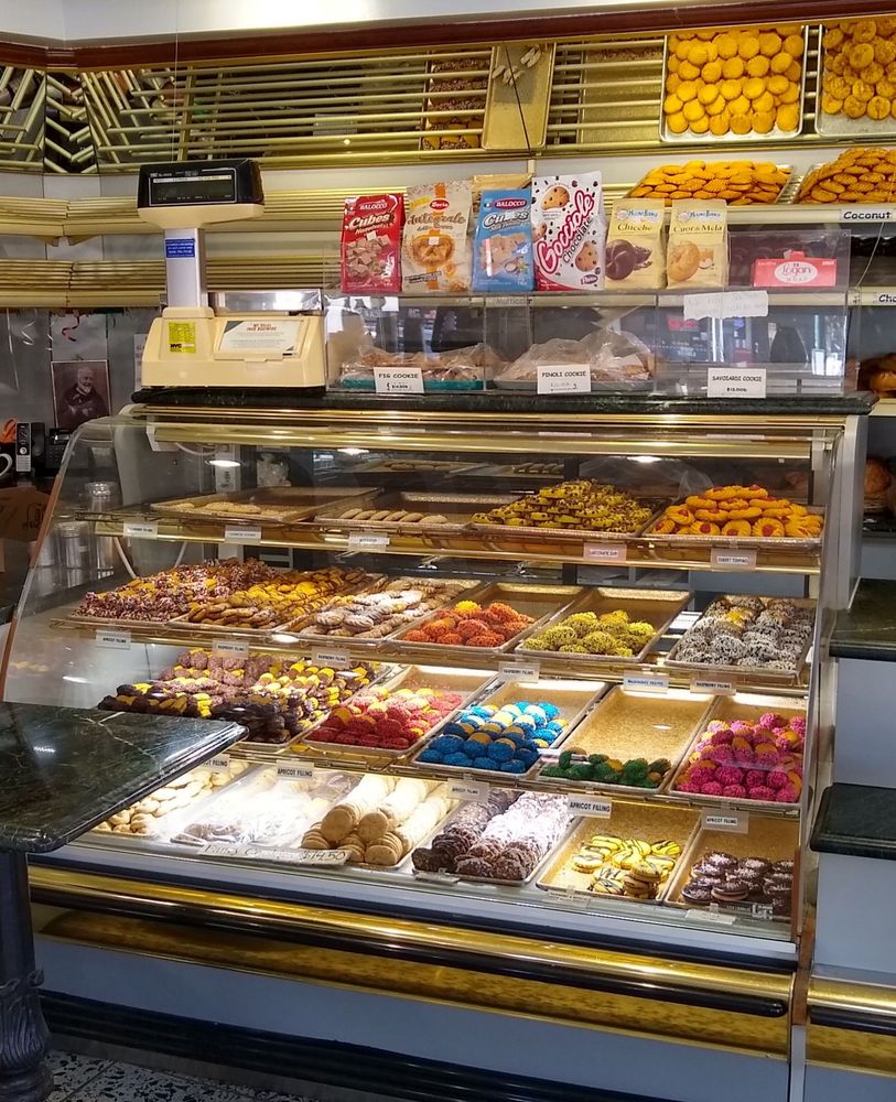 RUSSO BAKERY Updated June 2024 30 Photos & 53 Reviews 6104 Grand