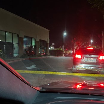 In-N-Out Burger - Poor drive thru design - Fast Food Near Me - Orange, California In-N-Out Burger - Poor drive thru design - Fast Food Near Me - Orange, California