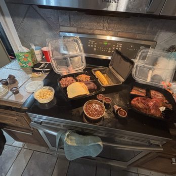 Butcher BBQ Stand - Meat locker  Chopped brisket, ribs, pulled pork , sausage, half chicken, turkey   Apple pie baked beans Roasted corn  Macaroni and cheese - Barbeque Near Me - Wellston, Oklahoma